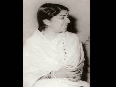 लता मंगेशकर: आवाज ही मेरी पहचान है.....