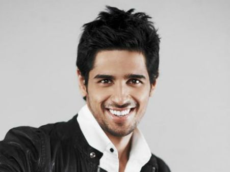 शाहरूख के दीवाने सिद्धार्थ उन्हीं की तरह बनेंगे विलेन