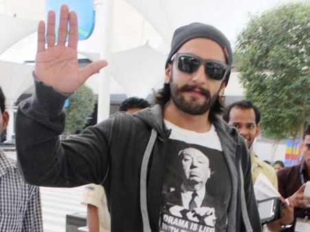 रणवीर अस्पताल में रुके रहे दीपिका के आने तक, प्रमोशन स्ट्रैटजी!