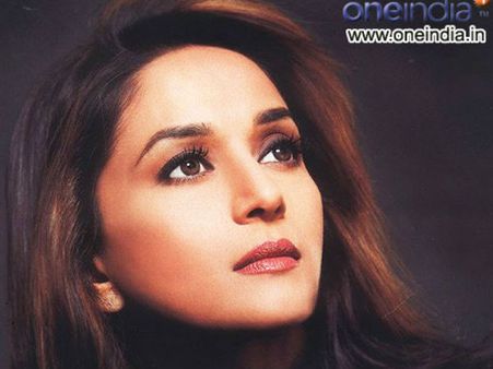 चक्रवाती तूफान फेलिन पीड़ितों के लिए बॉलीवुड ने मांगी दुआ