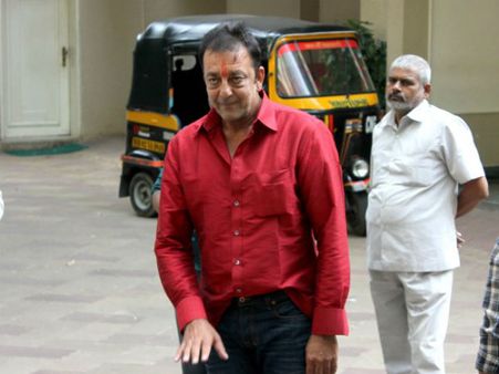 संजय दत्त की बीमारी ने कर दिया काम, मिली 14 दिन की और जेल से छुट्टी