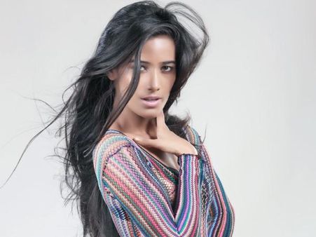 भगवान विष्णु के सामने पूनम पांडे हुईं अर्धनग्न, बवाल तो होना ही था