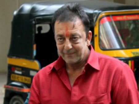 जेल जाने से पहले दुखी संजय दत्त ने सबको बोला हैप्पी दिवाली