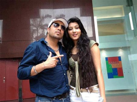 टीवी एक्‍ट्रेस निकुंज बोली- मेरा रेप-मर्डर करना चाहता है मेरा ताऊ