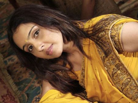 सुचित्रा..औरत केवल बिस्तर गर्म करने के काम आती है: राम गोपाल वर्मा