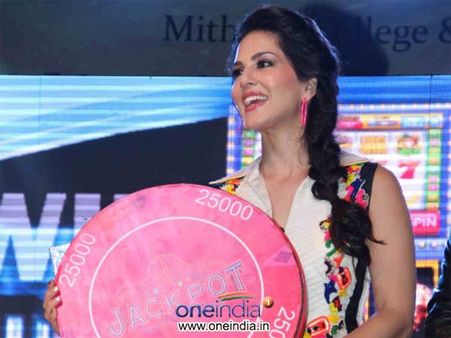 सन्नी की जैकपॉट को नहीं चाहिए सेंसर बोर्ड सर्टिफिकेट!