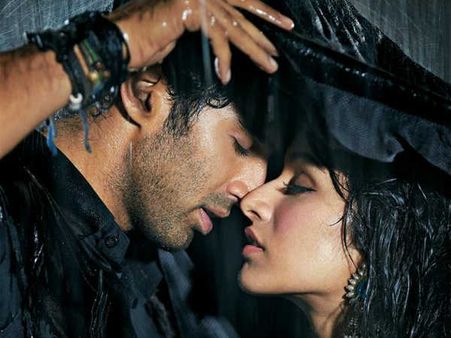 आदित्‍य-श्रद्धा के बीच कुछ-कुछ नहीं होता है...