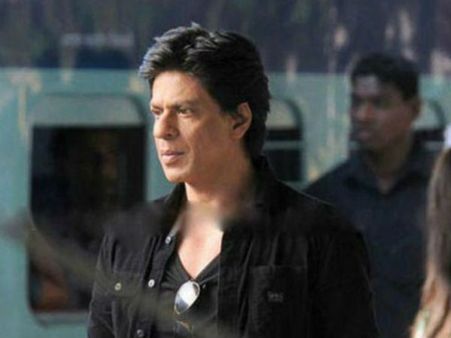 नन्हे अबराम समेत पूरे परिवार को पेशावर ले जाना चाहते हैं शाहरूख