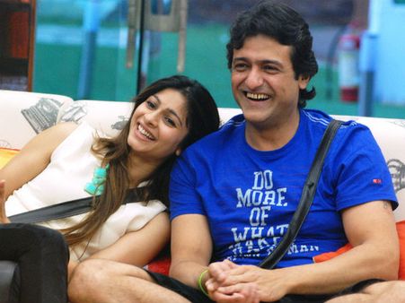 तनीषा-अरमान के बीच हुईं सेक्स की बातें, क्या हो गया है तनीषा को!