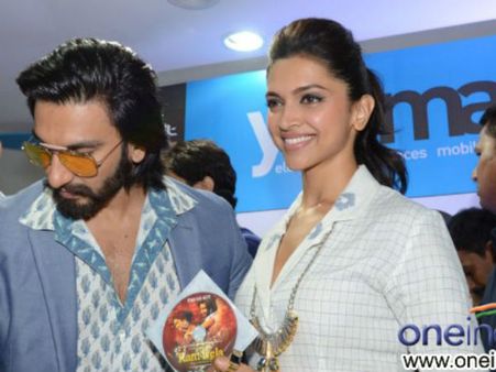 स्टार गिल्ड अवॉर्डस में रणवीर-दीपिका ने डाला हाथों में हाथ!