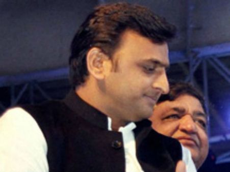 थू-थू होने के बाद सीएम अखिलेश ने किया 'डेढ़ इश्किया' का प्रीमियर रद्द