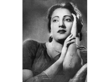 पंचतत्व में विलीन सुचित्रा सेन, उनके नाम की बनेगी सड़क