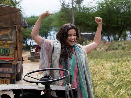 आलिया थीं बाथरुम सिंगर, रहमान ने दिया हाइवे पर गाने का मौका!