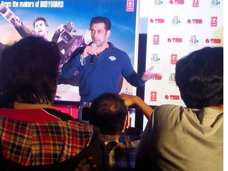 शाहरुख खान बिल्कुल ठीक हैं,जय हो पर ध्यान दो- सलमान खान