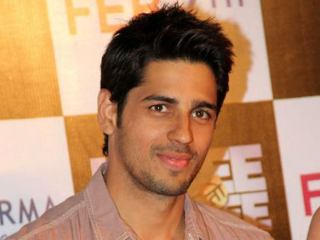 'हंसी तो फंसी' से ज्यादा सिद्धार्थ को 'द विलेन' का इंतजार