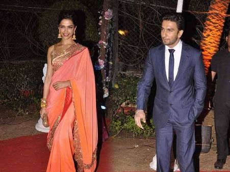 ओफ हो.. रणवीर सिंह प्लीज दीपिका को टॉयलेट तो अकेले जाने दो...