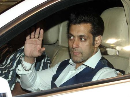 Exclusive- सूरज और सलमान की अगली फिल्म का नाम बड़े भइया नहीं- अनुपम!