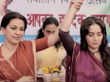 'गुलाब गैंग' से माधुरी-जूही बनीं समाज-सुधारक