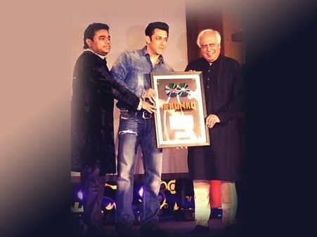 रौनक एलबम लॉंच के दौरान सलमान को देख लोग भूल गये रहमान को!