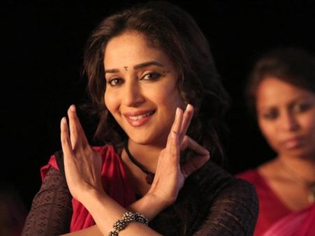 माधुरी-जूही को झटका: 'गुलाब गैंग' के प्रदर्शन पर रोक