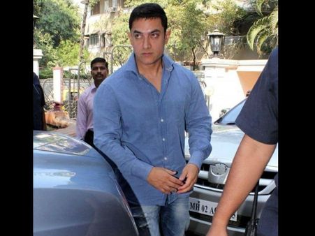 आमिर ने कहा पैसे लेता हूं, लेकिन सिर्फ पैसे के बारे में नहीं सोचता!