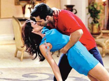 'मैं तेरा हीरो' में वरूण-इलियाना का हॉट लिपलॉक