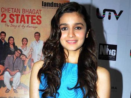 सिंगल हैं आलिया, अब चाहती हैं ब्वॉयफ्रैंड!