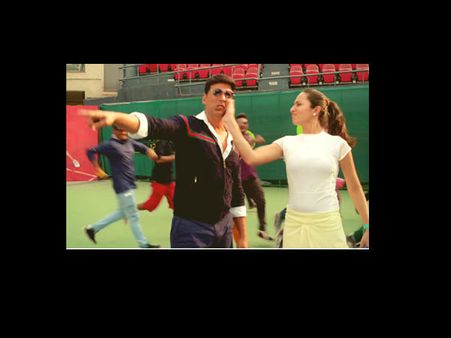 सोनाक्षी-अक्षय की हॉलीडे, हिट होने के 50-50 चांस!