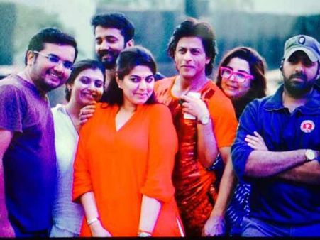 शाहरुख खान आईपीएल सेरेमनी में करेंगे हैप्पी न्यू ईयर का टीजर लॉंच!