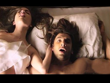 रणवीर के कंडोम एड को देख युवाओं ने भी कहा- Give it to me..