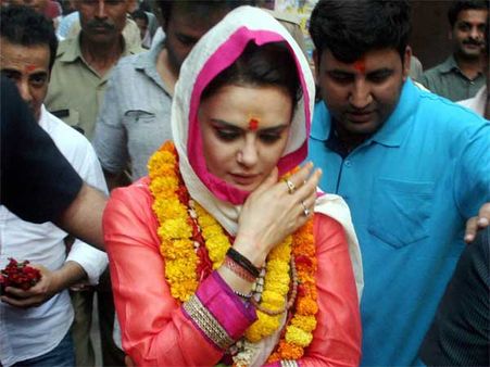 मैं वाराणसी मंदिर में दर्शन करने गयी थी, राजनीती करने नहीं- प्रीती जिंटा