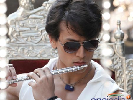 यार कुछ तो बात है टाइगर में..वरना यूं ही कोई...हाईलाइट नहीं होता..