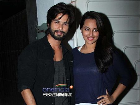 शाहिद के घर पार्टी करती दिखीं सोना, फिर ये दोस्ती का नाटक क्यों