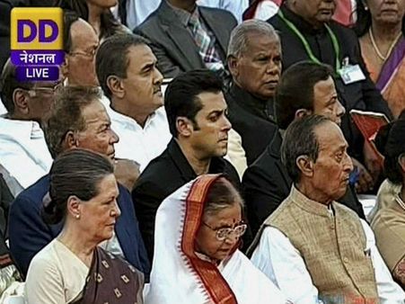 मोदी के शपथ ग्रहण समारोह में शरदपवार से ज्यादा तवज्जो मिली सलीम-सलमान को!