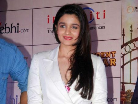 फेसवॉश के बाद अब शैंपू बेचेंगी आलिया भट्ट