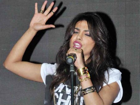 Survey- ​प्रियंका चोपड़ा हैं बॉलीवुड की फेवरेट एक्टर सिंगर