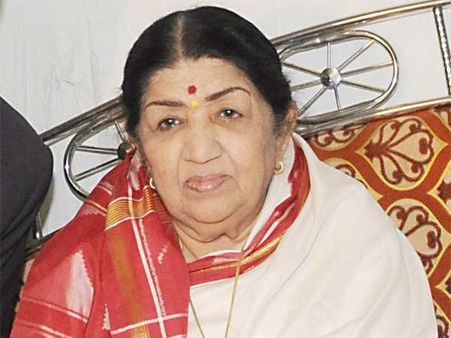 आज भी जवां है ..'लग जा गले.' ..लगता है जैसे कल की बात हो