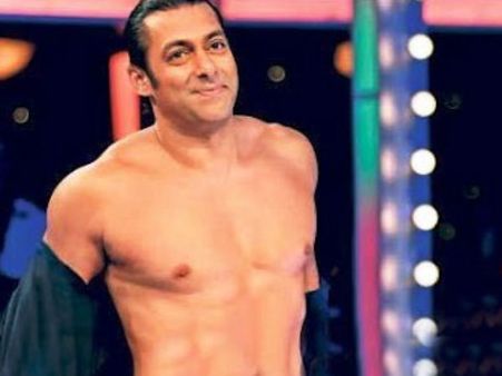 'किक' के हीरो सलमान खान हर फिल्म में क्यों उतराते हैं टी-शर्ट?