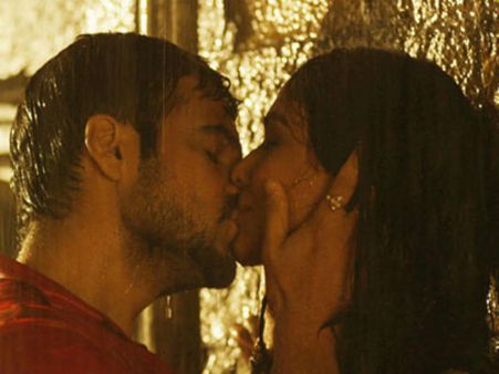 'किसी नौसिखिए में दम नहीं जो मेरे चुम्मे की बराबरी करे'