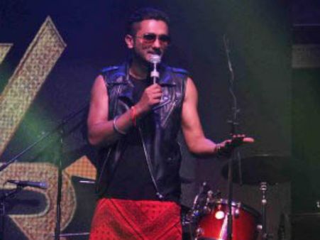 Video: 'देसी कलाकार' में दिखा हनी-सोनाक्षी का दिलकश जलवा