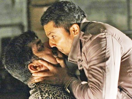 OMG: रणदीप हुड्डा ने हीरो को भी किस कर डाला