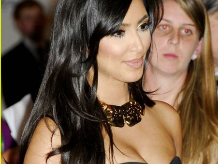 रेड कारपेट पर किम कार्दाशियन की अदा पर फिसले लाखों दिल