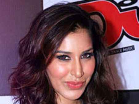 कश्मीर के बाढ़ पीड़ितों के लिए बॉलीवुड भी मांग रहा है दुआएं...