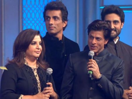 Happy New Year म्यूसिक लॉंच: अभिषेक-बोमन के बीच सिंगिंग प्रतियोगिता