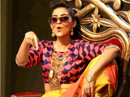 जिंदगी खूबसूरत बनानी हो तो 'सारे नियम तोड़ दो'- खूबसूरत फिल्म समीक्षा