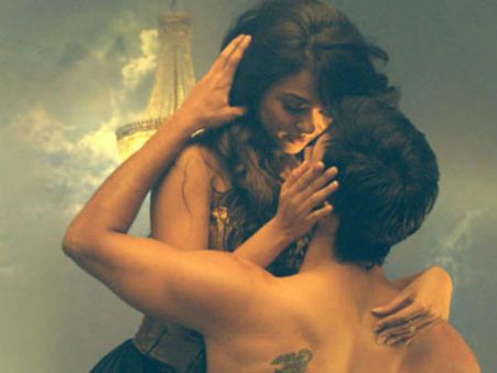 सबसे ज्यादा महिलाओं को कामुक दिखाता है बॉलीवुड: रिपोर्ट