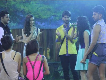 बिग बॉस 8 आंठवा दिन- श्रृद्धा की धुन पर नाचे सलमान