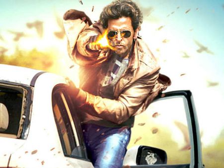 Review: सुपर एक्शन की बिना दिमाग वाली फिल्म है 'बैंग बैंग'