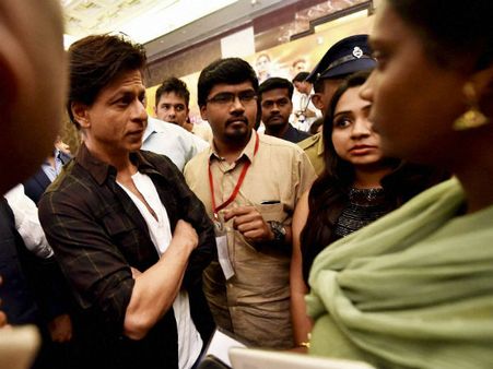 'किंगखान' की नेतागिरी से नाराजगी, पत्रकारों ने किया बायकॉट