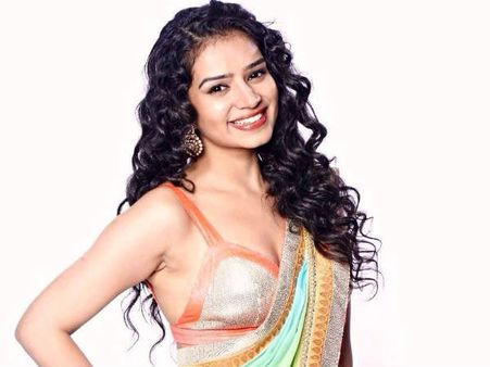 बिग बॉस 8 से बाहर हुईं घुंघराले बालों वाली सुकीर्ति कांडपाल